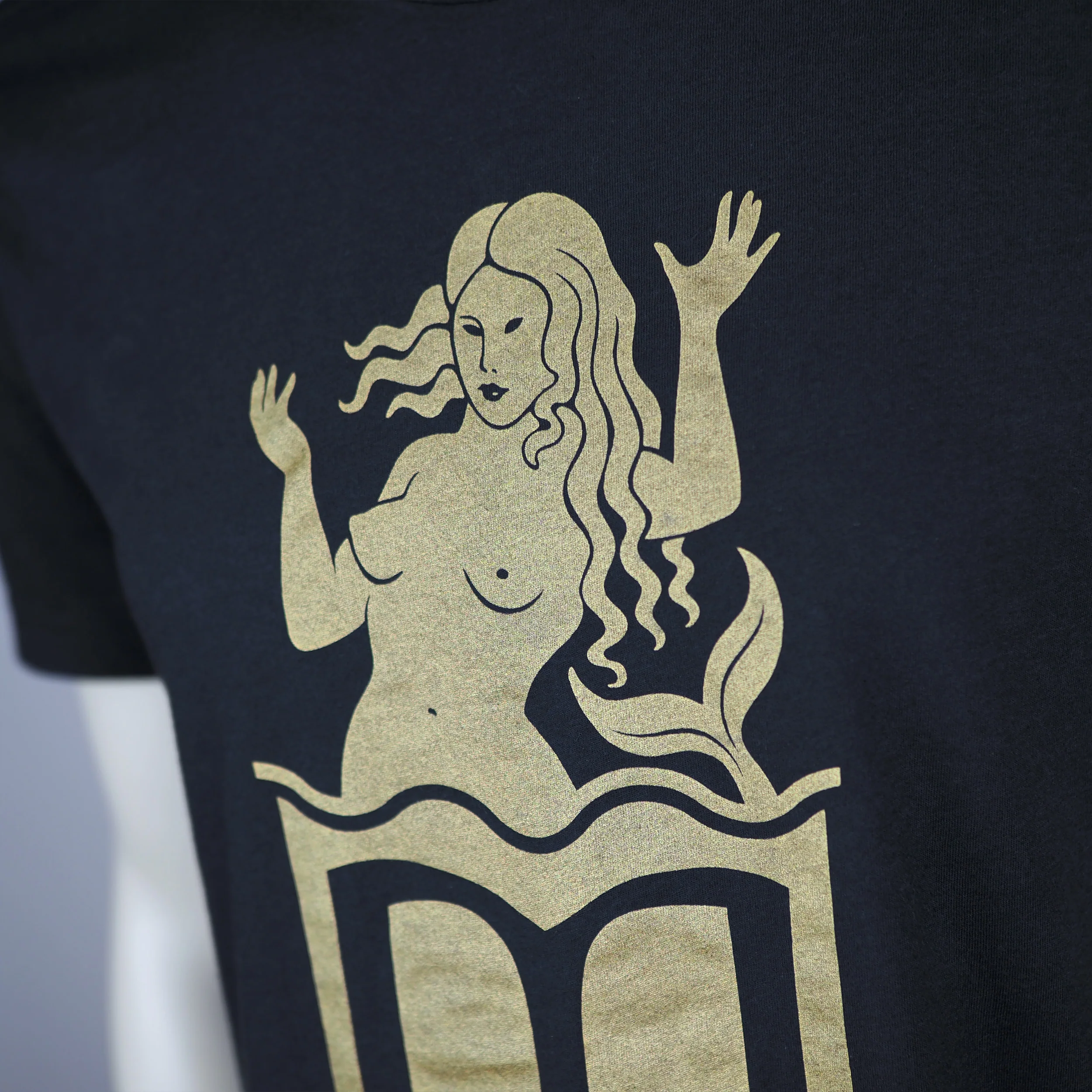 Mélusine Metallic Gold Logo - Shirt - Image 4