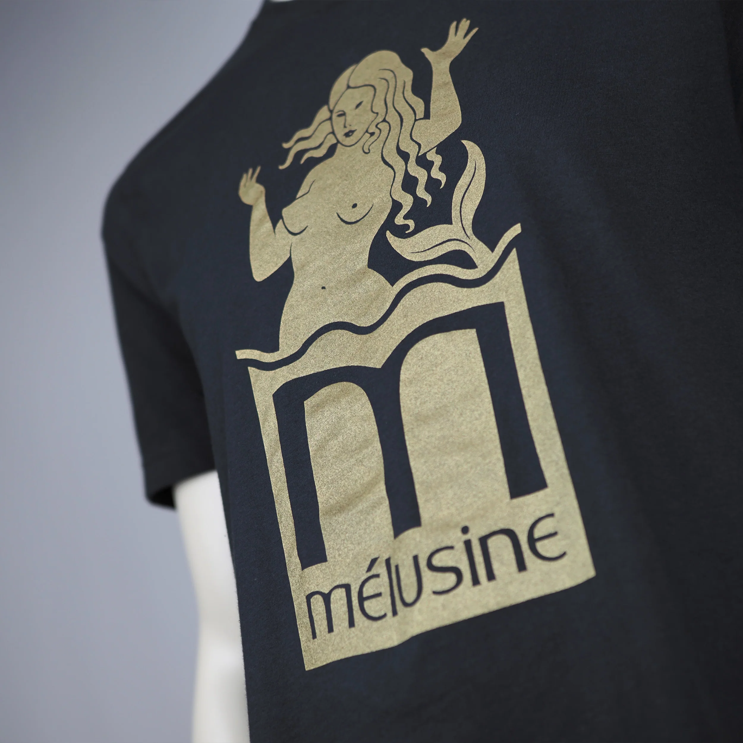Mélusine Metallic Gold Logo - Shirt - Image 5